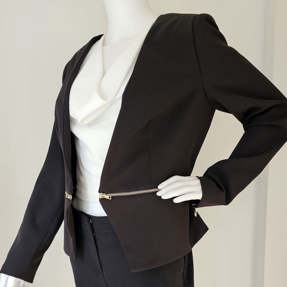 PHILOSOPHY size 8 black women's blazer with gold-toned zippers - Picture 3 of 8